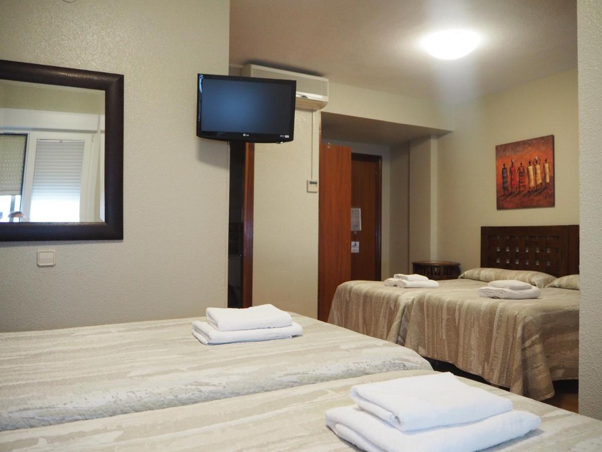 Hostal Acella Pampeluna Zewnętrze zdjęcie