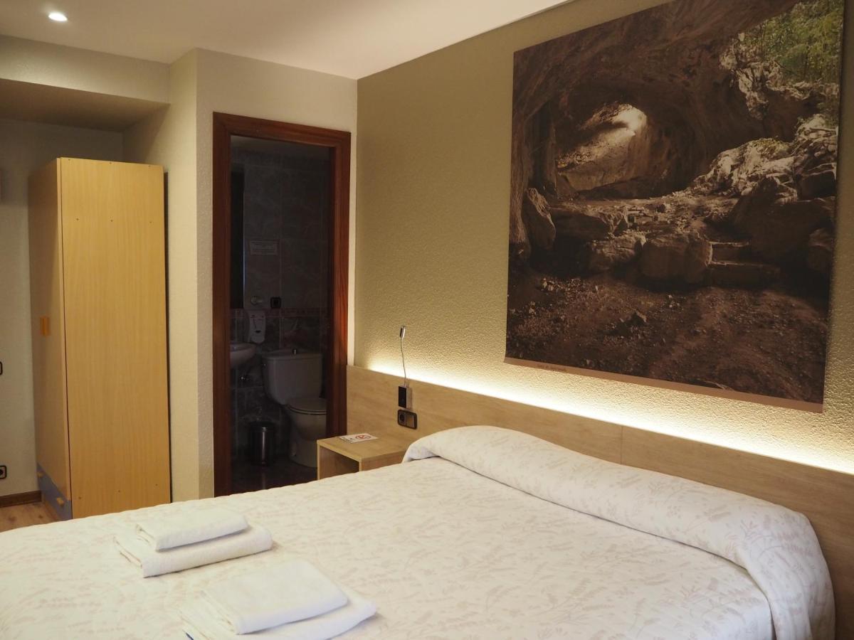 Hostal Acella Pampeluna Zewnętrze zdjęcie
