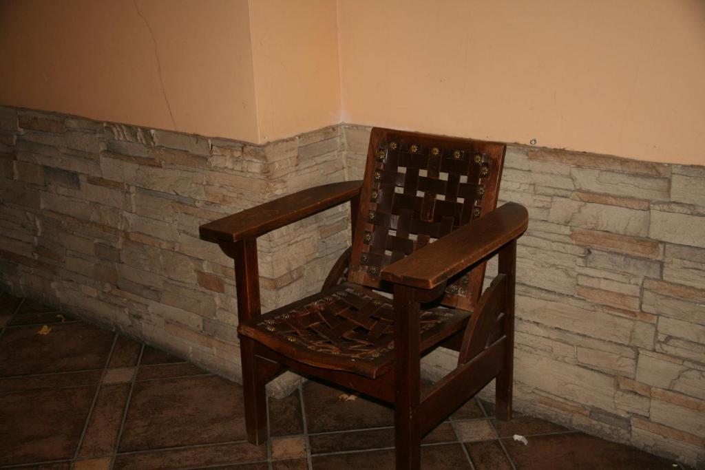 Hostal Acella Pampeluna Zewnętrze zdjęcie The chair used by the victims