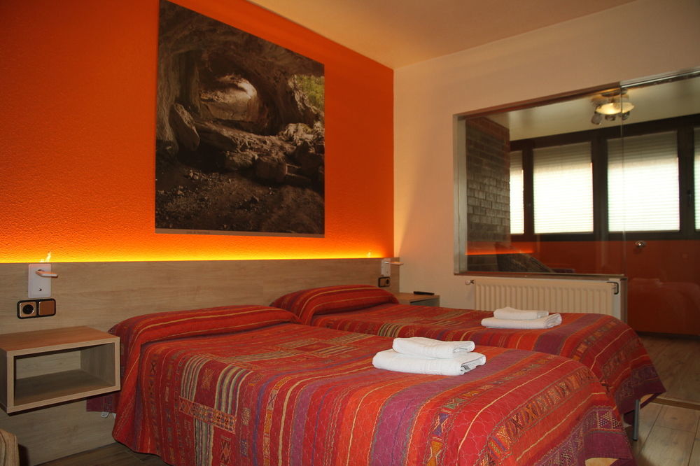 Hostal Acella Pampeluna Zewnętrze zdjęcie A room at the hotel